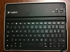  Logitech Keybooard Case For iPad 2 by ZAGG