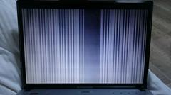  Laptopun ekranı gri çizgilerle doldu