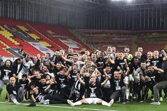 ⚫⚪ Beşiktaş 2020 / 2021 Sezonu (ANA KONU)  ŞAMPİYONLUK BİZİM KUPA BİZİM  🏆🏆