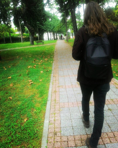 arkadan cekilmis kadin fotograflari