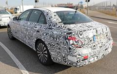  Mercedes-Benz E-Class prototipi, Almanya’da test edilirken yakalandı.