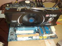  SAPPHIRE 4890 TOXIC Mİ, ZOTAC GTX275 AMP! Mİ