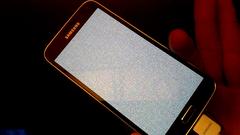  Galaxy S5 Karıncalı Ekran Sorunu