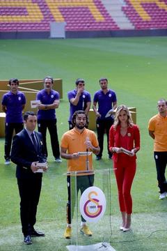  Video: Galatasaray 4. Yıldıza Doğru şöleni; Ünal Aysal,Sneijder,Prandelli,Selçuk İnan açıklamalarıı