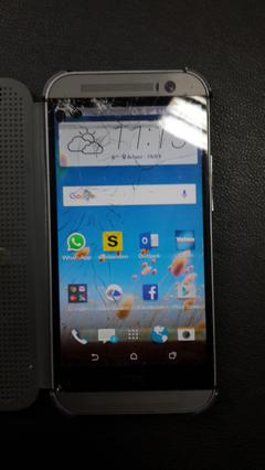  HTC M8 Telefonu Ekranı Kırılması