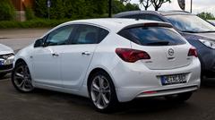  Opel Astra vs Alfa Romeo Giulietta