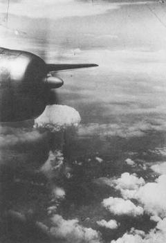  Atom Bombası Patlarken Nasıl Fotoğraf Çekilmiş ?