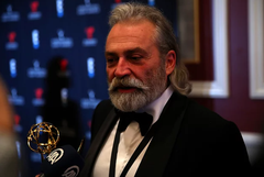 Haluk Bilginer,Uluslararası Emmy Ödülleri'nde "En İyi Erkek Oyuncu" ödülü kazandı!