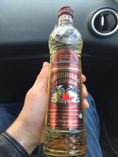  Bu alkollü içecek nedir ? Rusça