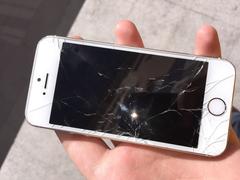  İphone 5s kırık fakat sorunlu