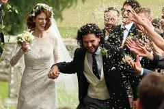Jon Snow (Kit Harrington) ve YGritte (Rose Leslie) evlendi.