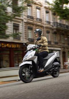  Suzuki ADRESS  14 jant scooter 113cc enjeksiyonlu ANA KONU(100km de   1.96lt tüketen  yakıt cimrisi)