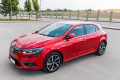 @  Renault Megane 4 HB  1.5dci EDC  @ 2019 a  C180 Exclusive ile giriyoruz.