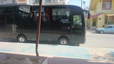 Dükkan Önüne Park Edilen Araçlar.