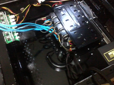BENCHTABLE MOD :)Standart bir Midi tower kasadan neler yapılabilir?