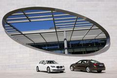  BMW 7 SERİSİ MAKYAJLANDI resimler, video ve teknik yenilikler.