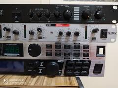 Hiend hi-fi stereo Deq2496 audiopihile odyofil DAC ekolayzer