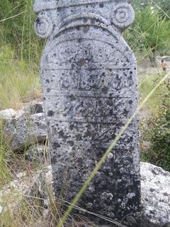 Büyük dedemlere ait mezar taşındaki eski yazı