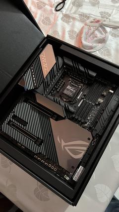 SATILMIŞTIR ASUS ROG MAXIMUS XIII EXTREME Z590 ( SIFIR )