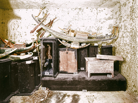 Mısır Firavunu Tutankhamon'un mezarının ilk keşfedildiği zamanki fotoğrafları(Renkli)