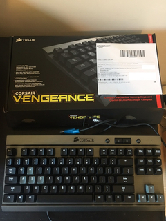  Corsair Vengeance K65 cherry mx red switch