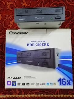 Satılık Corsair 300R Pencereli Kasa ve Pioneer BDR-209EBK Bluray Yazıcı