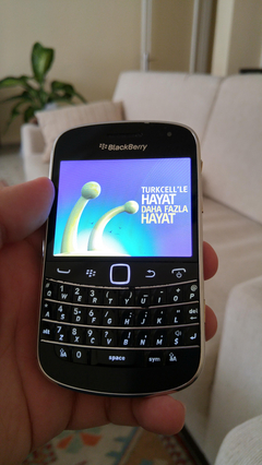  Blackberry Bold 9900, 85 TL, Turkcell, wifi, 3g, nfc, 8GB, yazilim yuklenmesi gerekiyor