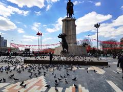 Uzun Zaman Sonra Ankara Ulus'taki Atatürk Heykeli Temizlendi, Işıklandırma Yapıldı
