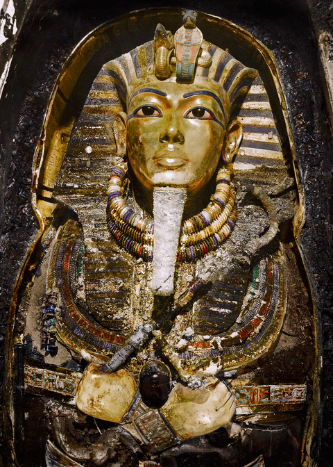Mısır Firavunu Tutankhamon'un mezarının ilk keşfedildiği zamanki fotoğrafları(Renkli)