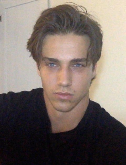 şu adam kadar yakışıklı olabilmem için