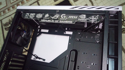 Pleksi Glass dediğin böyle olur. PC Mod - Özel Asus ROG