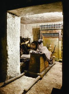 Mısır Firavunu Tutankhamon'un mezarının ilk keşfedildiği zamanki fotoğrafları(Renkli)