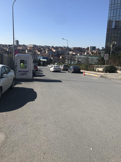 Ataşehir belediyesinin her sokağı rant için otoparka çevirmesi