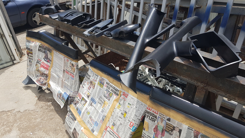 aracın göğsünü ve bütun plastik aksamını boyadım