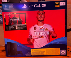 PlayStation 4 pro 1 TB + FIFA 20