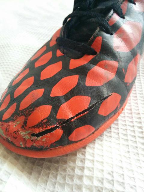 Halısaha ayakkabısında anlamadığım durum !!