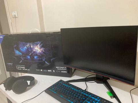 R5 3600 + 5700 XT NITRO+ KASA VE MONİTÖR + BİRÇOK EKİPMAN