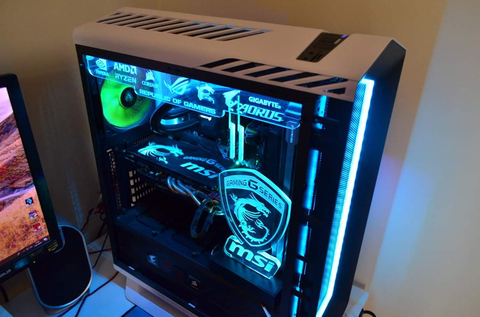 Pleksi Glass dediğin böyle olur. PC Mod - Özel Asus ROG