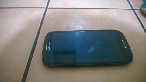 Amoled ekranı krıık s3 tek nokta hasarlı