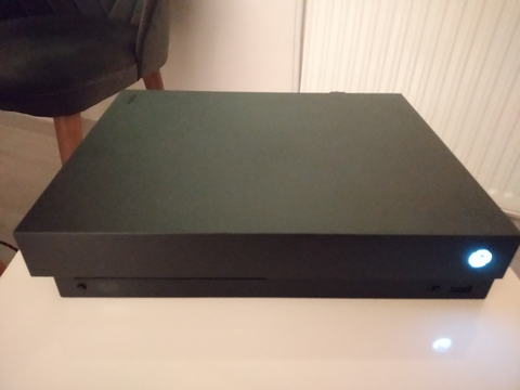SATILIK XBOX ONE X - Tek fiyat 3.000 TL