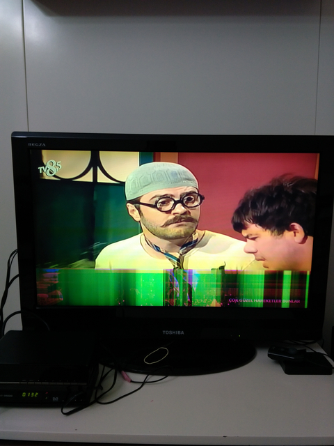 (Arıza)Toshiba 32" LCD TV ilk açıldığında donma ve renk karışması.