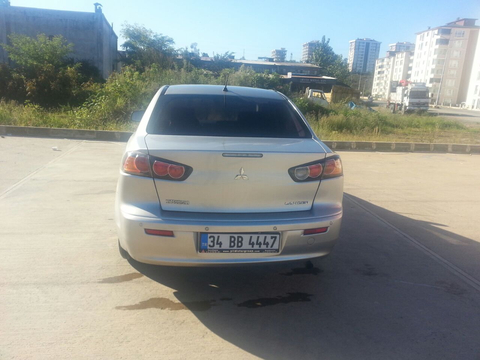 2013 model gümüş gri 1.6 otomatik lancer