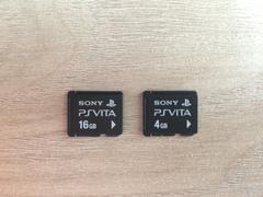 Satıldı....Sony PSVita wi-fi +16gb+4gb Hafıza Kartlı