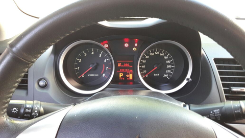 2013 model gümüş gri 1.6 otomatik lancer