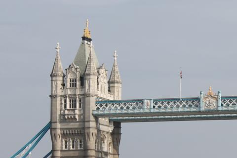 Canon Eos 550D mi, Fujifilm Finepix HS 28 EXR mi?