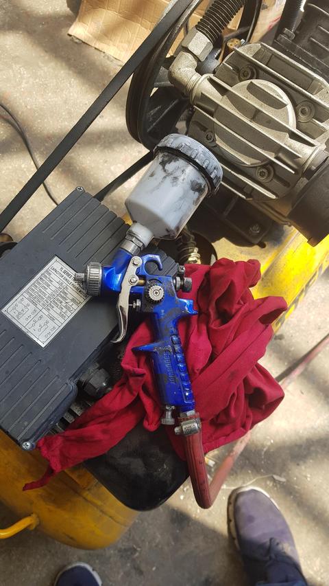 aracın göğsünü ve bütun plastik aksamını boyadım