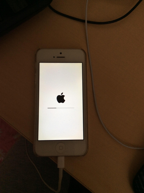 ios 7den ios9a geçtim telefon elma ekranında kaldı!