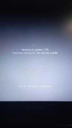 14 saattir devam eden windows 10 update yuklemesi