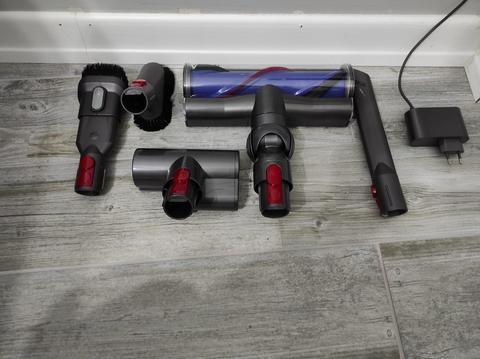 Dyson V8 Absolute Dikey Süpürge