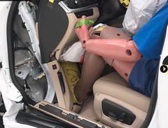  Kaza geçirdim, airbag patlamadı BMW'ye nasıl dava açabilirim? (Kaza fotoğrafları mevcut)